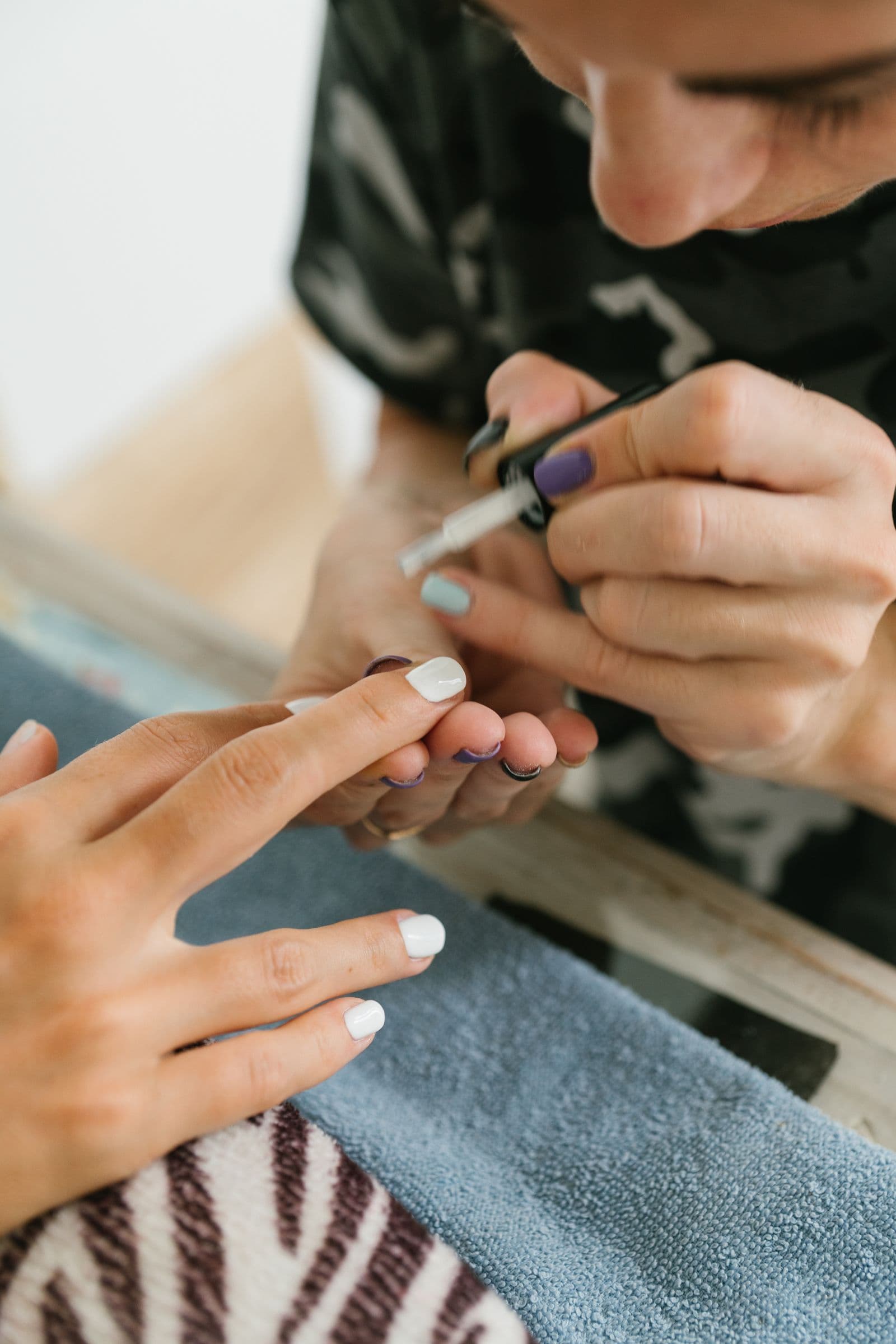 Nail art in Devi's style — Chrome, metallics & art